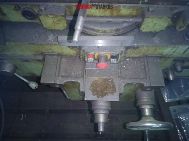 Широкоуниверсальный фрезерный станок. Ф1-250. Рабочий.1989. Без головк…