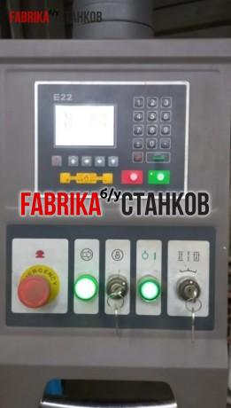 Листогибочный пресс 2500мм 80 тонн с чпу