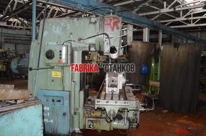 Вертикально-фрезерный станок 6р13